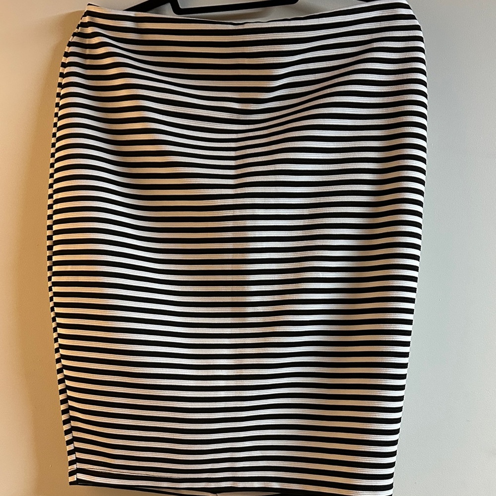 Forever 21 Black and White Striped Pencil Skirt